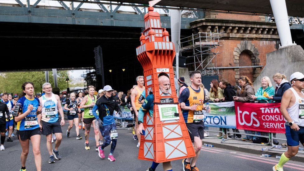 London Marathon 2024: Cool costumes and celebrity runners - BBC Newsround