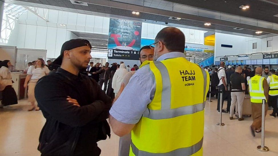 Hajj workers liaise with travellers