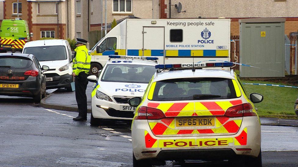 Death of man in Hamilton flat 'unexplained' - BBC News