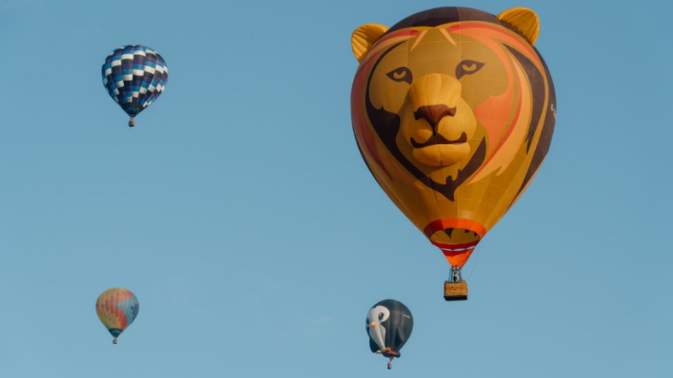 A lion hot air balloon