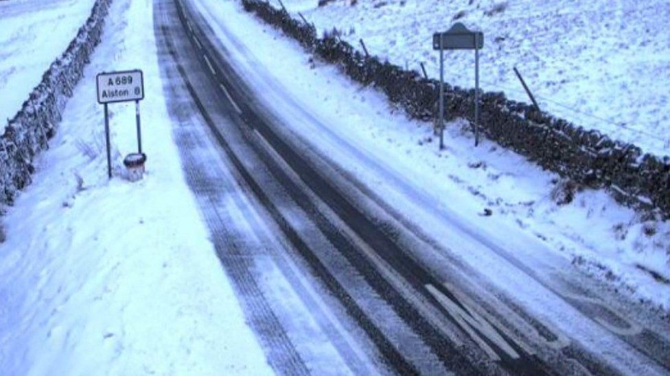 A66 Snow closes road amid travel disruption in north of England