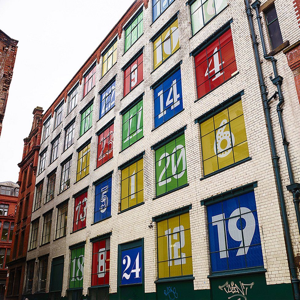 Giant advent calendar unveiled in Manchester - BBC News