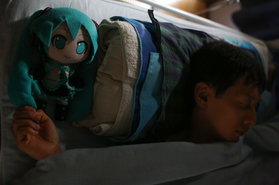 Akihiko asleep with Miku