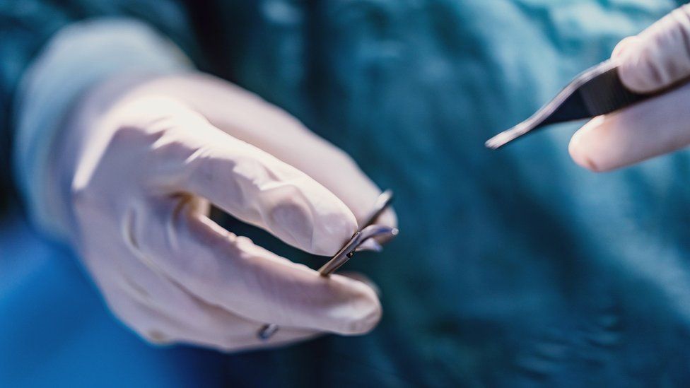 Surgeon holding a scalpel