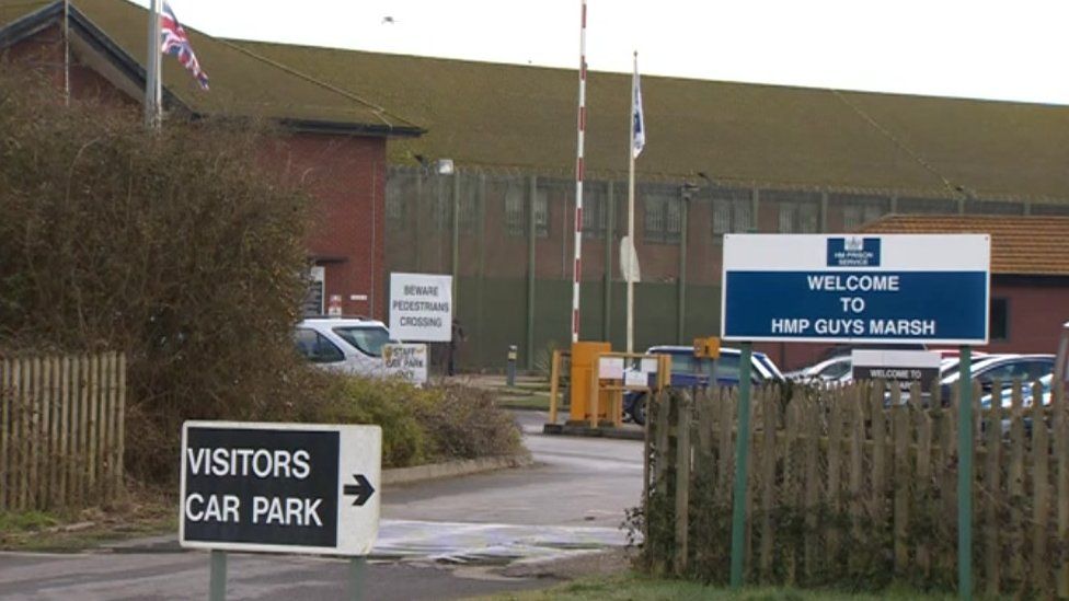 Guys Marsh prison criticised in follow-up inspection - BBC News