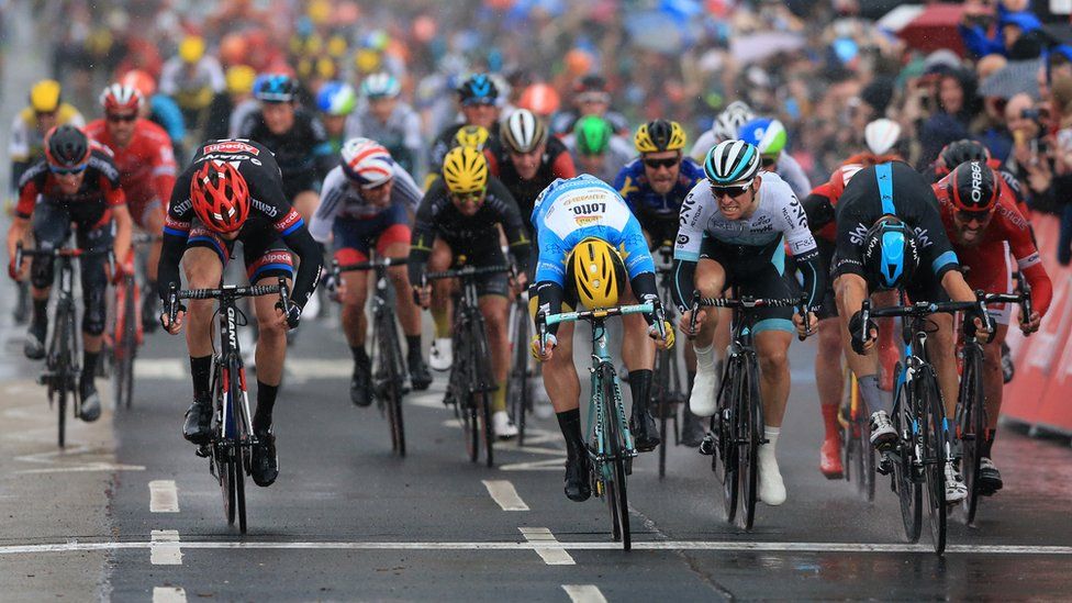 Tour de Yorkshire Stage Two: In Pictures - BBC News