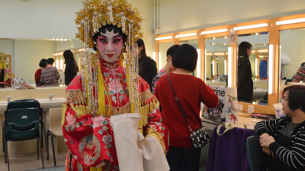 Liang Yanfei backstage in Hong Kong, ahead of her performance in Submission of The Impeachment of Yan Song, 21 February 2015