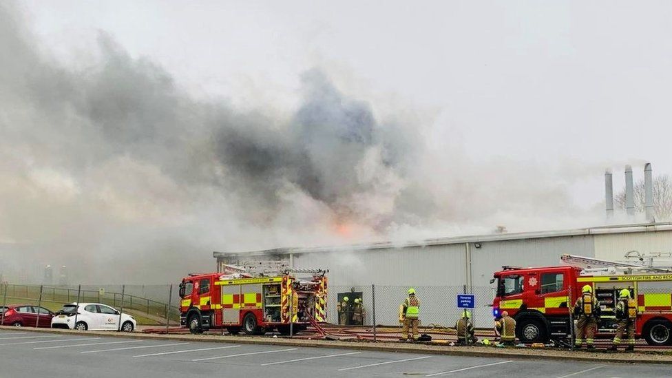 Firefighters tackle serious blaze at Aberdeen building - BBC News