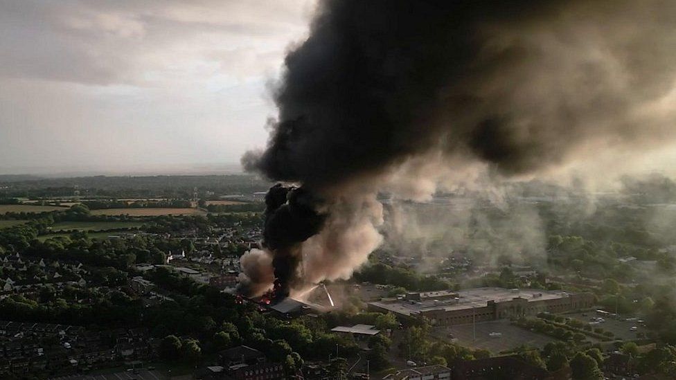 Drone captures rising smoke from Baldock industrial estate fire
