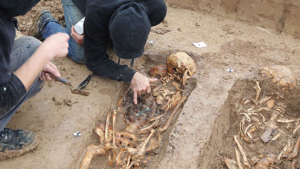 Skeletons discovered at building site in Frankfurt, western Germany, on 17 September 2015