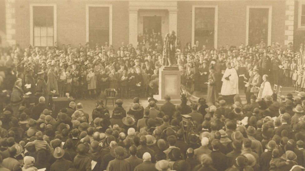 Unveiling of Huntingdon's war memorial, 1923