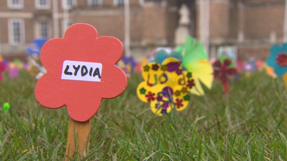 Close-up of one of the flowers representing a death from drug overdose