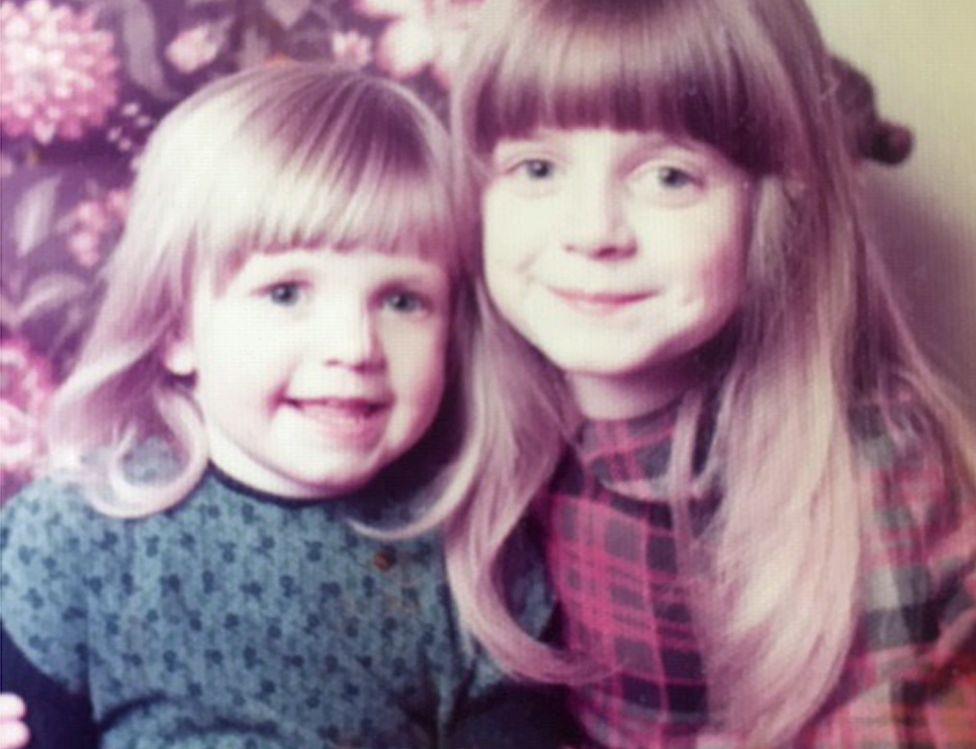 Jen (left) and her sister Jo pictured in 1977 or 1978