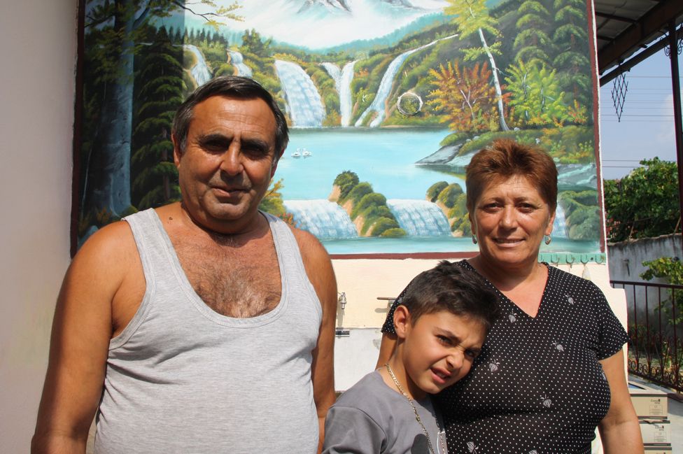 Roma family in Apoldu de Sus