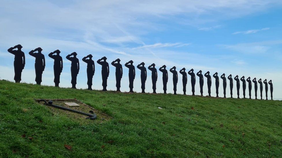 Vandalised Purfleet Tommy silhouettes stand again - BBC News