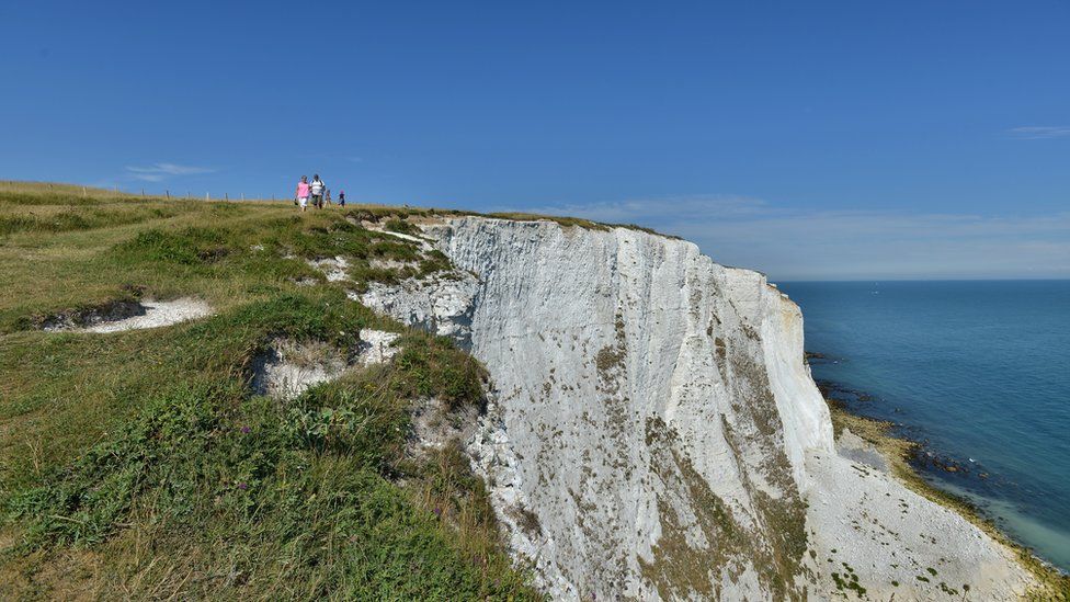 Dame Vera Lynn white cliffs of Dover campaign hits £1m - BBC News