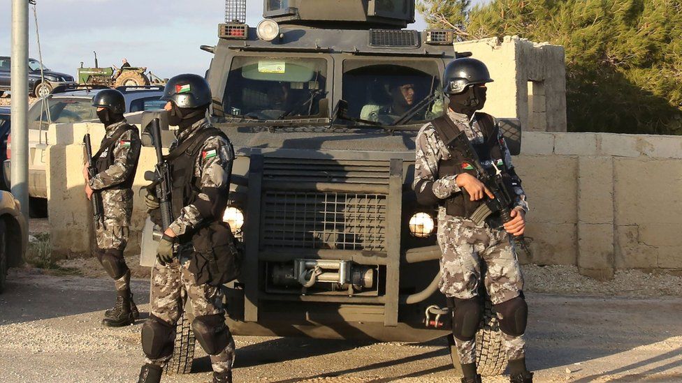 Jordanian security forces deployed in Karak (19 December 2016)