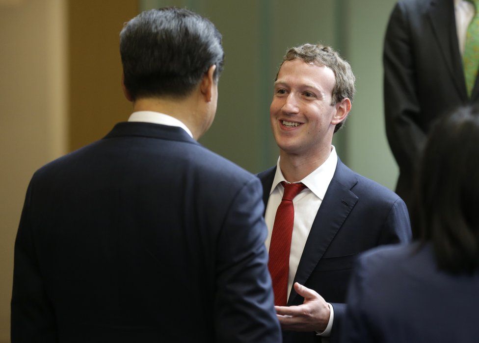 Chinese President Xi Jinping, left, talks with Facebook Chief Executive Mark Zuckerberg, right, during a gathering of CEOs and other executives at Microsoft"s main campus in Redmond, Wash., Wednesday, 23 September 2015.
