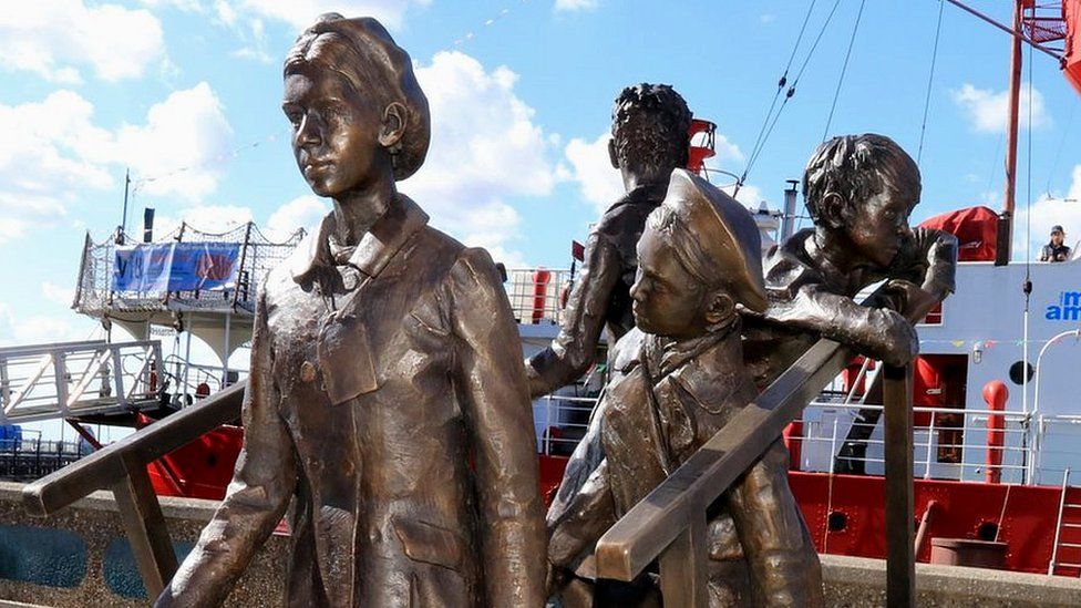 Kindertransport statue by artist Ian Wolton at Harwich quayside