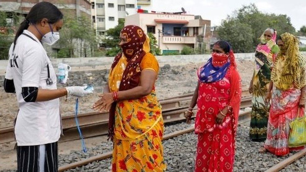 A healthcare worker checks oxygen levels of local women near Ahmedabad, India. Photo: 15 September 2020