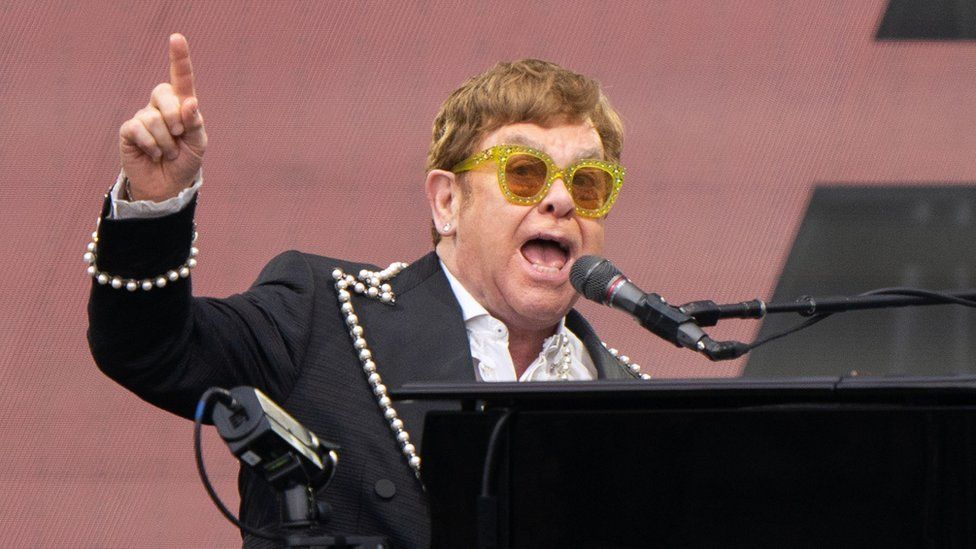 Elton John kicks off UK leg of farewell tour in Norwich - BBC News