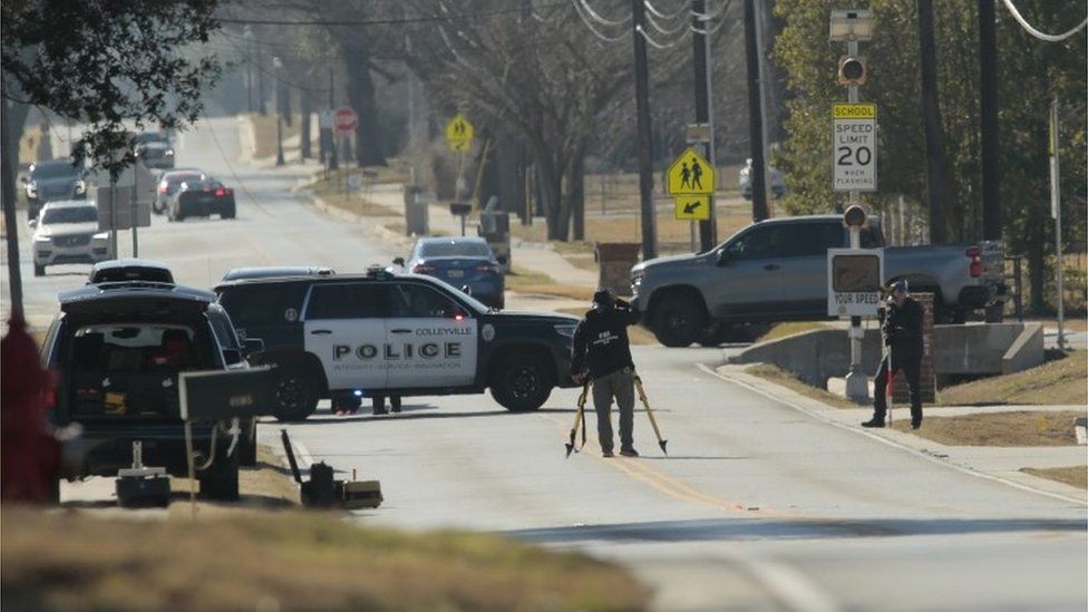 Police investigators at scene of hostage incident in Colleyville, Texas, on 16 January 2022