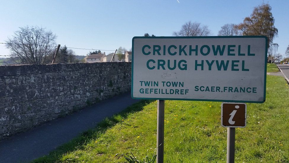 Crickhowell town sign