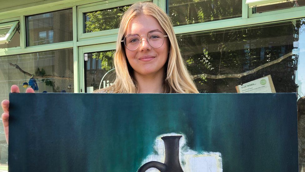 Vlada Zabielina with her painting
