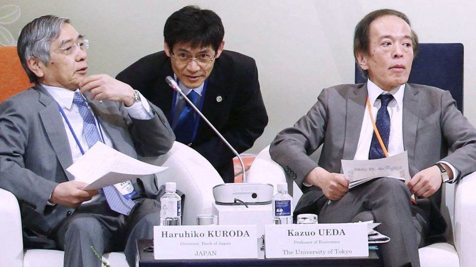 Управляющий Банка Японии Харухико Курода и Кадзуо Уэда, который был назначен вместо него на симпозиуме перед встречей министров финансов и управляющих центральных банков G7 в Сендае, Япония, 20 мая 2016 г.