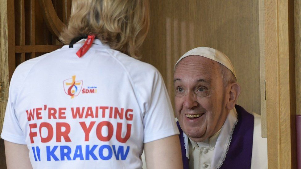 Pope Francis confesses young woman at Divine Mercy Sanctuary - 30 July