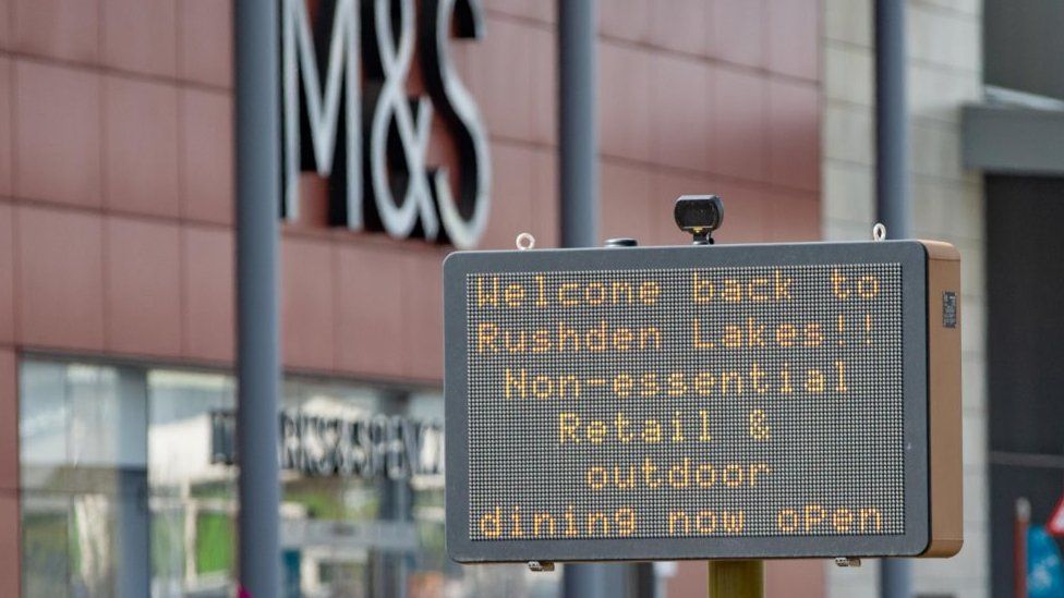 Covid lockdown eases: Rushden Lakes staff 'excited' at crowds - BBC News
