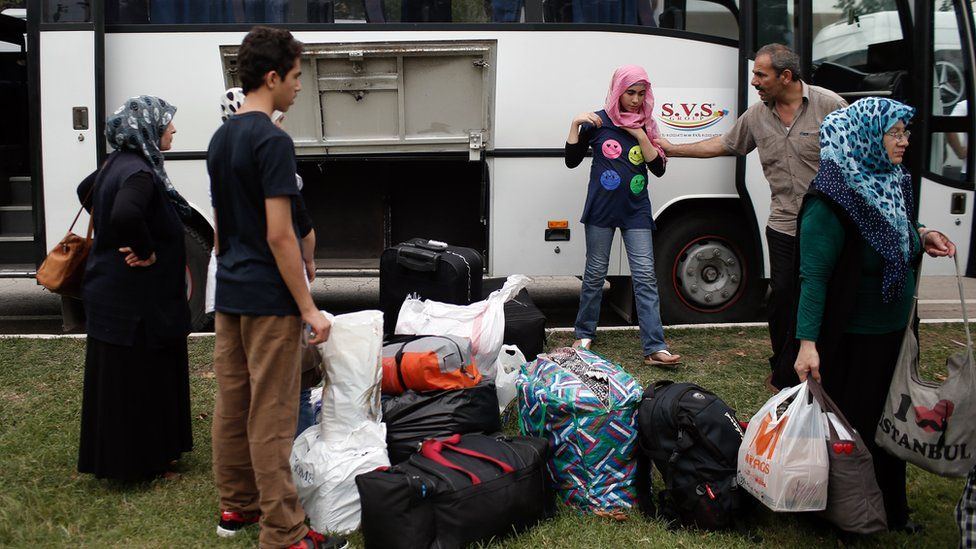 Syrian refugees prepare to return to Istanbul after travelling to Turkey's western land border with Greece