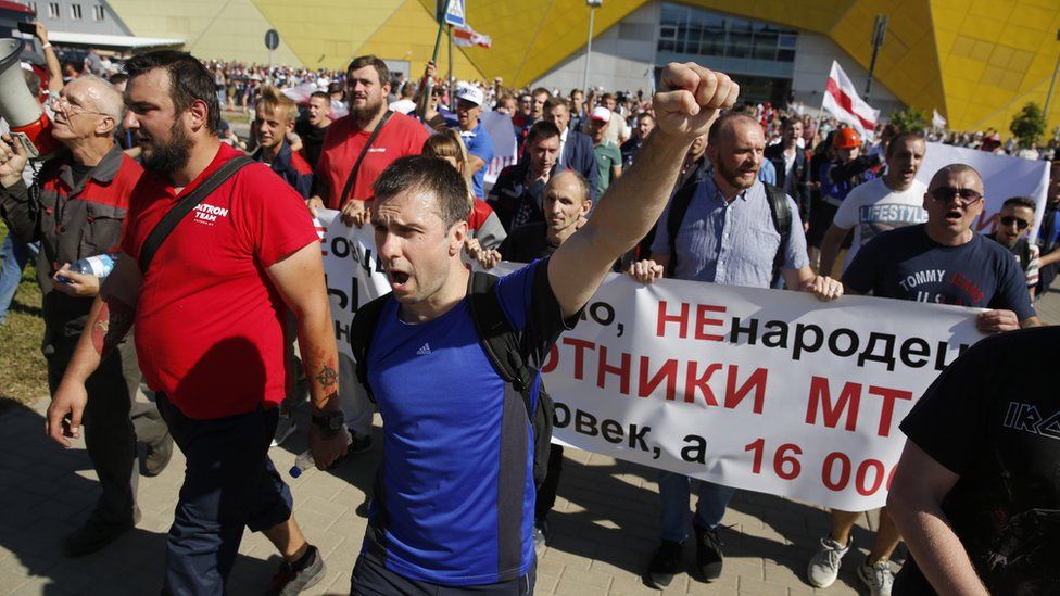 Protesters outside the tractor factory in Minsk, 17 August