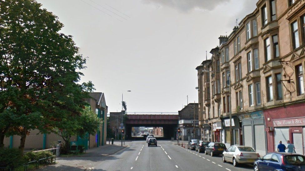 Man left with serious facial injuries after Gorbals attack - BBC News