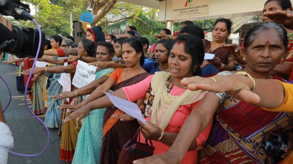 Women in Kerala, southern India, form a human chain in support of gender equality