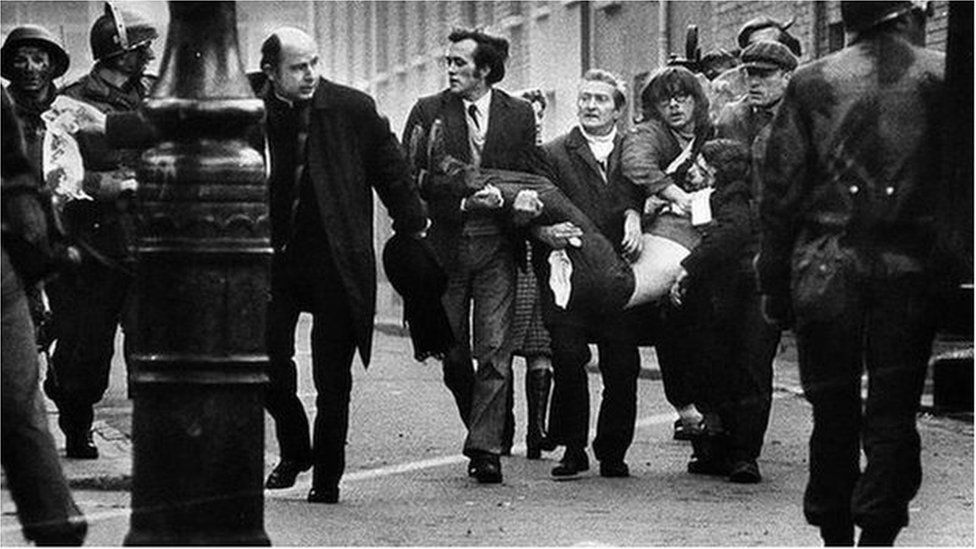 bloody-sunday-the-violent-1972-clash-in-33-graphic-images