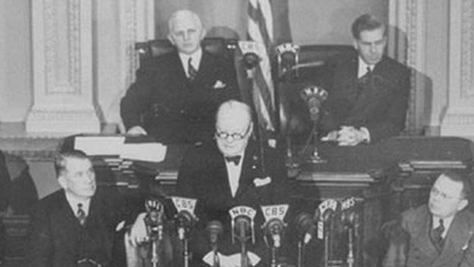 Уинстон Черчилль выступает перед Конгрессом США 26 декабря 1941 года.