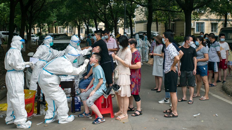 Residents wait in the all-inclusive Covid-19 test in Wuhan