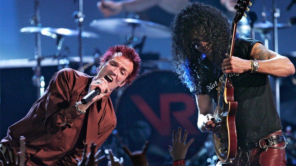 Velvet Revolver lead singer Scott Weiland, left, and Slash perform Fall to Pieces