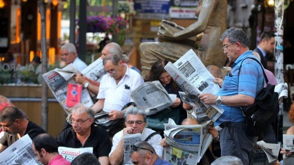 Турецкие сми новости. Известные турецкие журналисты. Журналист в Турции русский. Местные журналисты Турции Basic. Репортер известный переехал в Турцию более 55 лет.