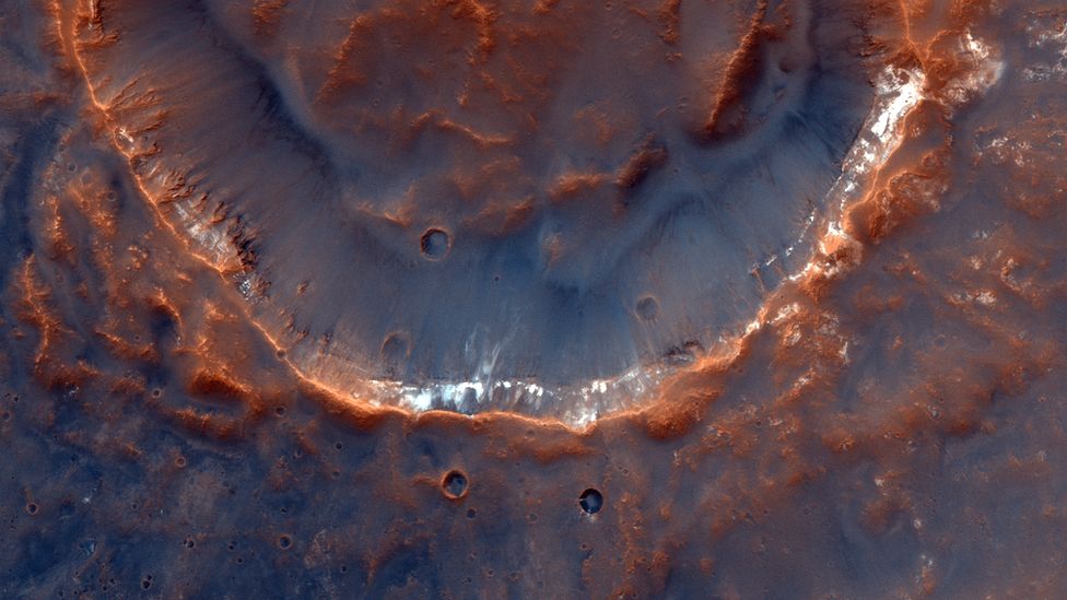 Unnamed crater located in Mawrth Vallis