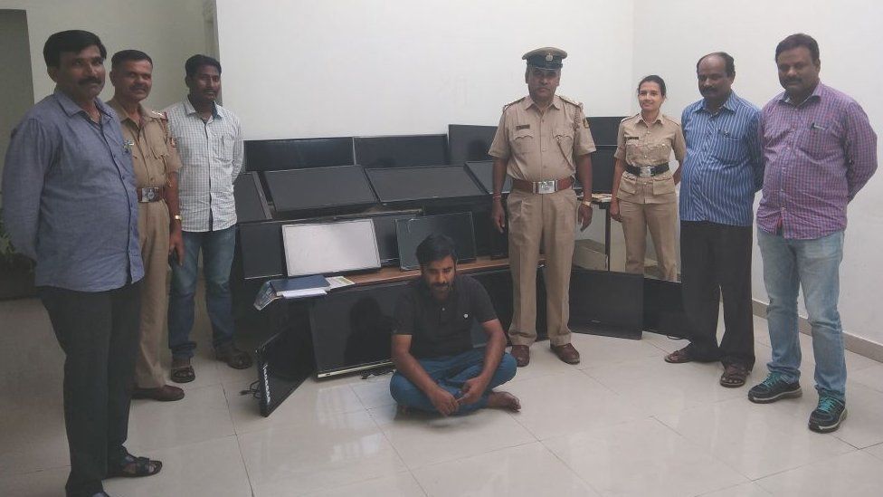 Bangalore police with Vasudev Nanaiah and some of the television sets he allegedly stole