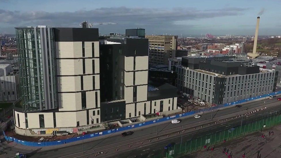 Royal Liverpool: A&E department gets midnight move to new home - BBC News