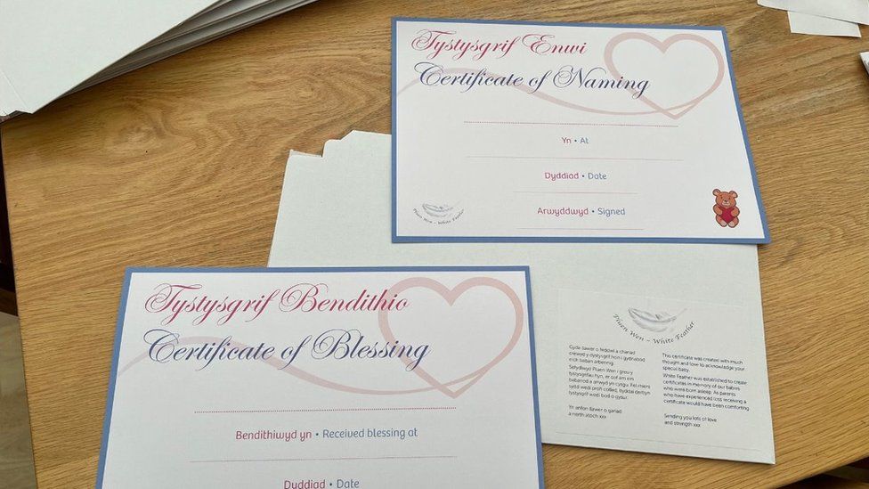 The two types of bilingual certificates