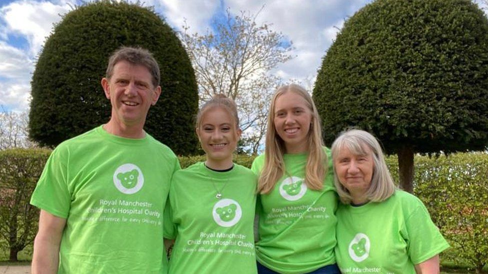 (L-R) Freya's father Nick Lewis, Freya Lewis, sister Georgia Lewis, and mother Alison Lewis