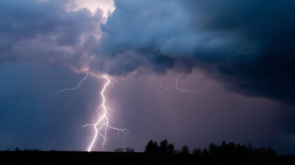 Lightning affected electricity supplies in Highlands - BBC News