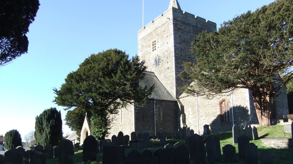 Torri tir newydd yn Eglwys Llanbadarn Fawr BBC Cymru Fyw