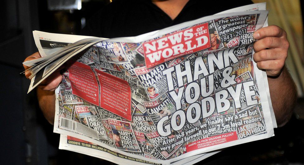 Последний номер газеты News of the World сходит с печатного станка в типографии News International в Уолтем-Кросс, Хартфордшир