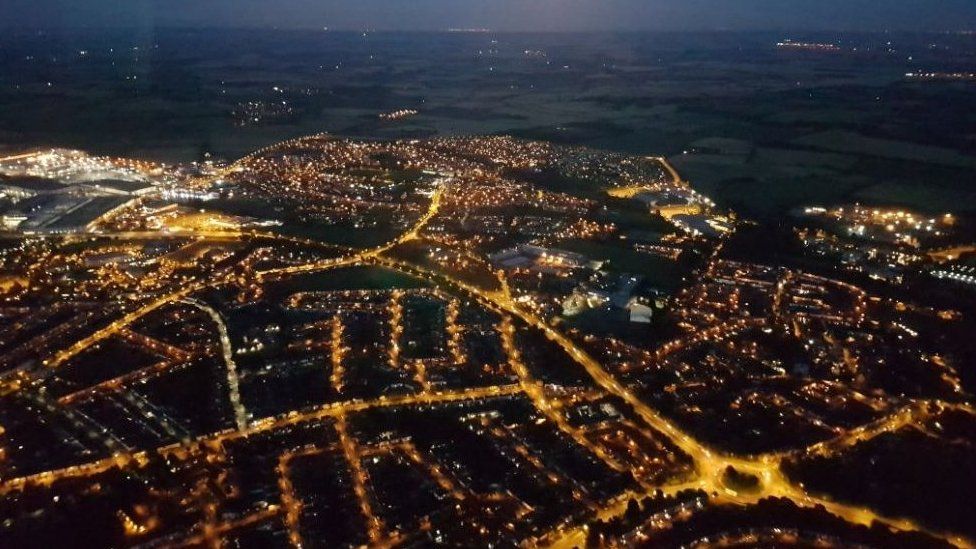 Police helicopter snaps Oxford at night BBC News