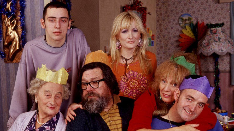 Liz Smith: Royle Family co-stars lead tributes - BBC News